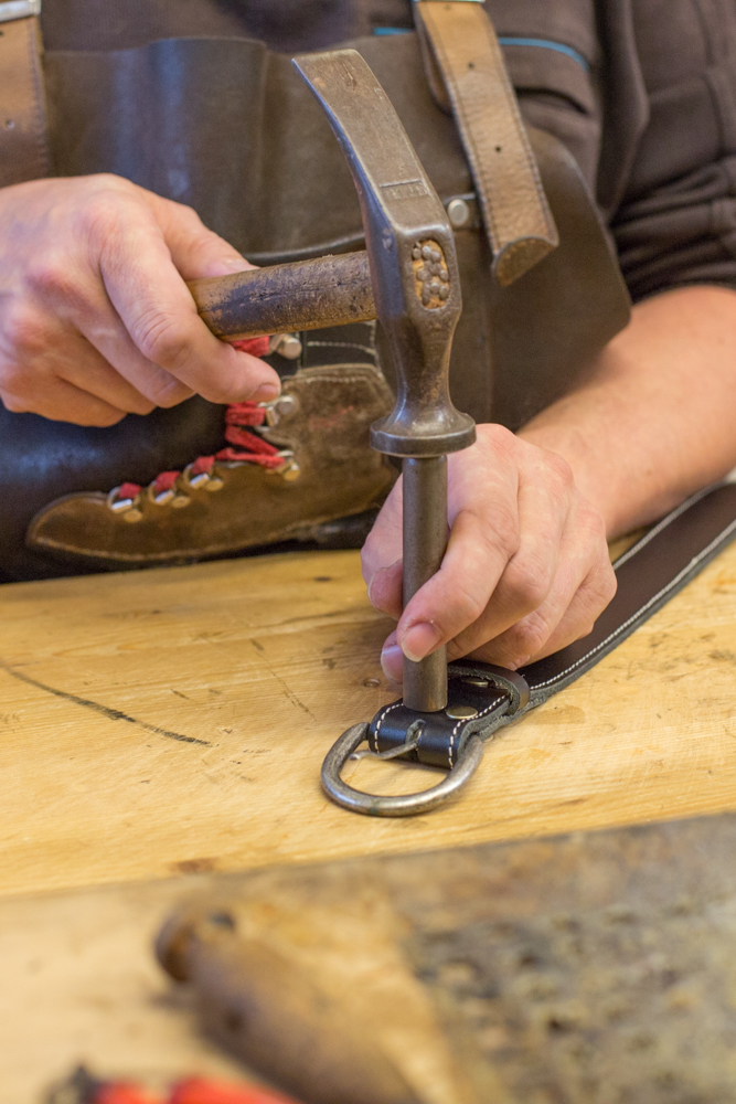 Reparatur von Ledergürtel Reparatur von Ledergürtel